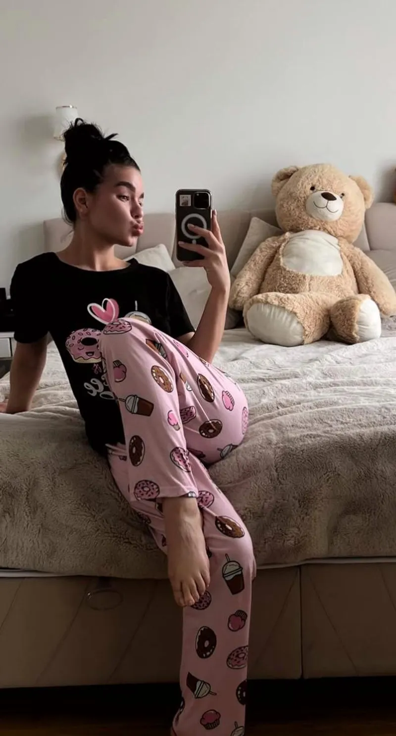 Thumbnail chibi_mima Elevates Class with True Classy Girls Vibes