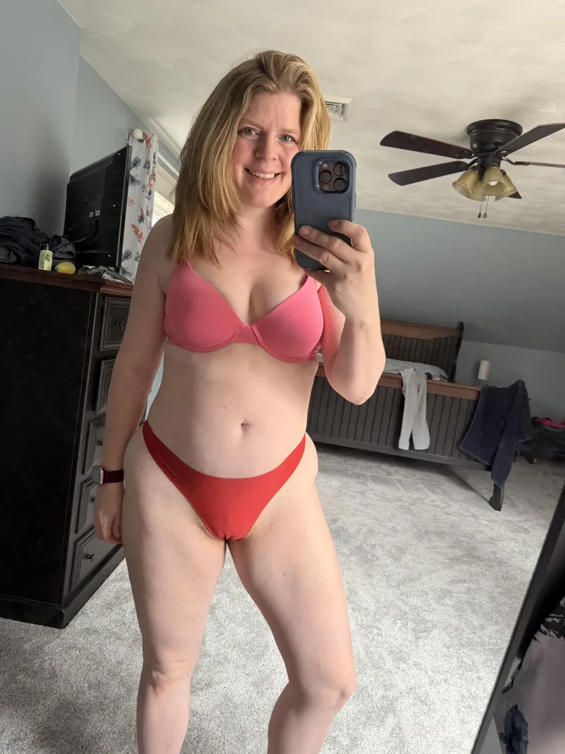 Thumbnail Explore TightPixieNurse's Bushy Beauty in the Amateur MILFs Realm