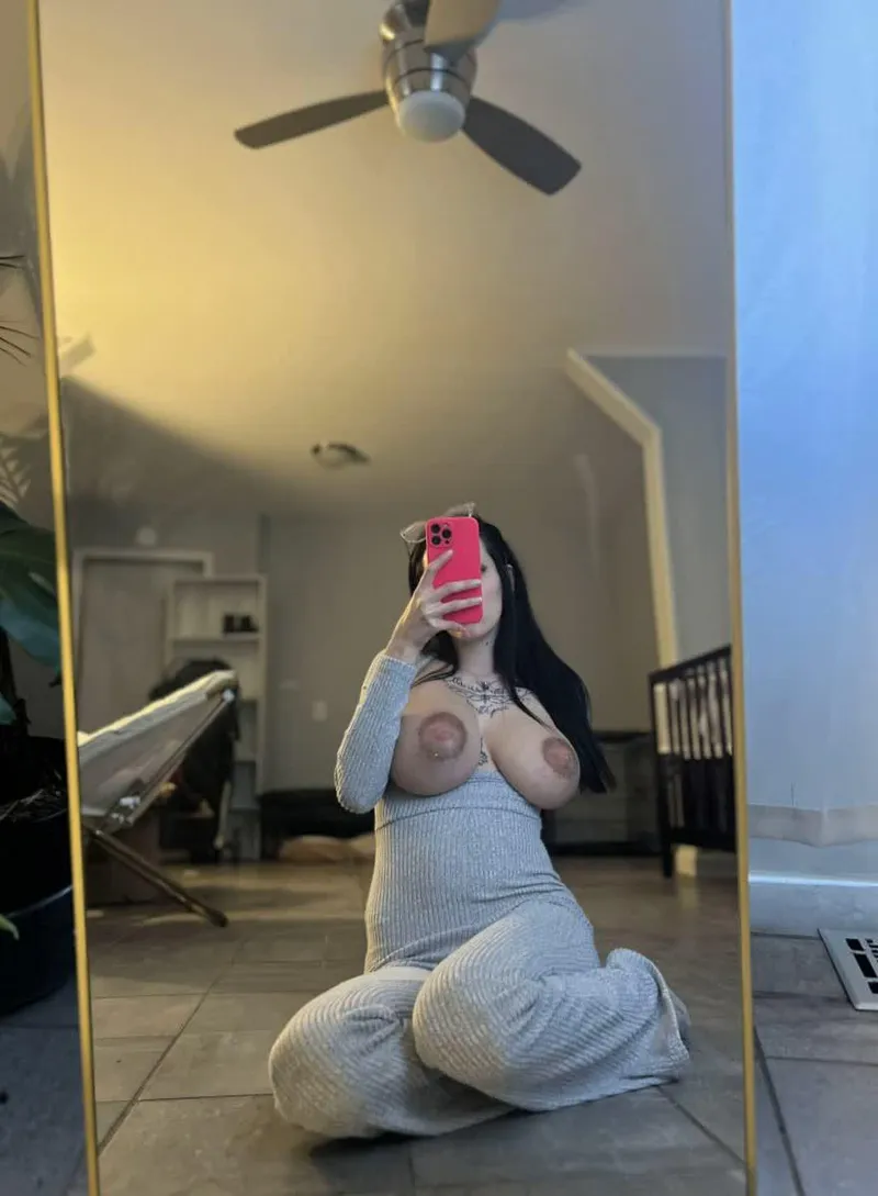 Thumbnail Queenof_Rainbow's Captivating Journey into Lactation Realms