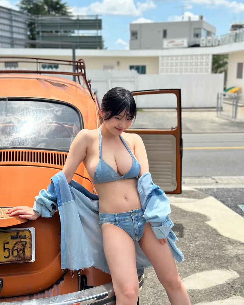 Thumbnail Minami Hori: Unveiling a Stunning Gravure Model