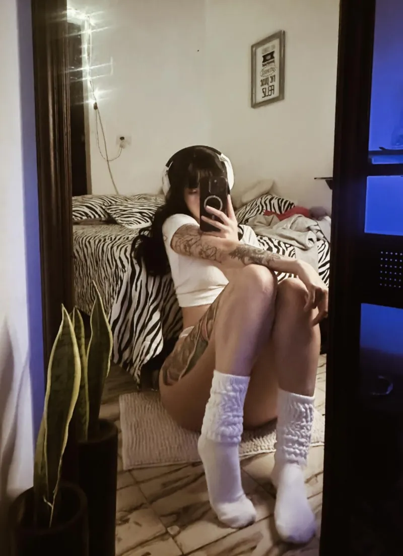 Thumbnail Seductive Inquiry: Socks On or Off? | Vanessa-queenu | socksgonewild