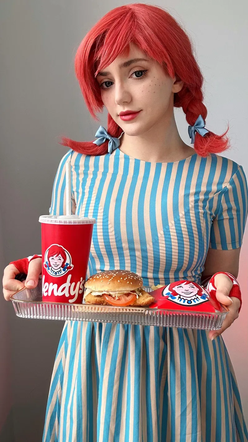 Thumbnail Wendy’s Mascot Cosplay: Fleurxy Delivers Fun and Style