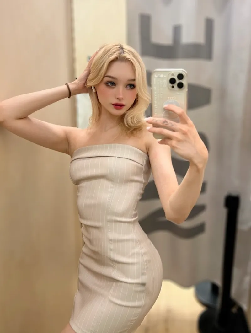 Thumbnail Favorite Kiss Spots: SexyCharmingSiren's Revelations | tightdresses