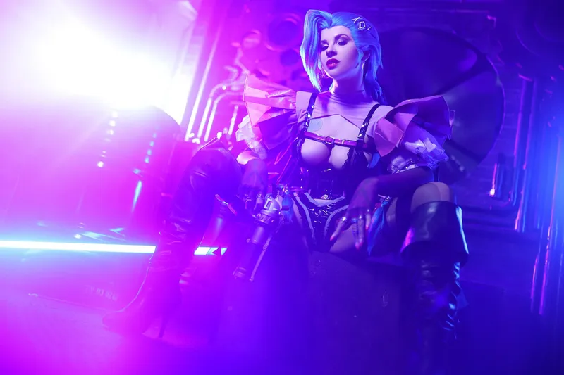 Thumbnail YunieSunshine Unveils Jinx from Arcane Cosplay in cosplaygirls
