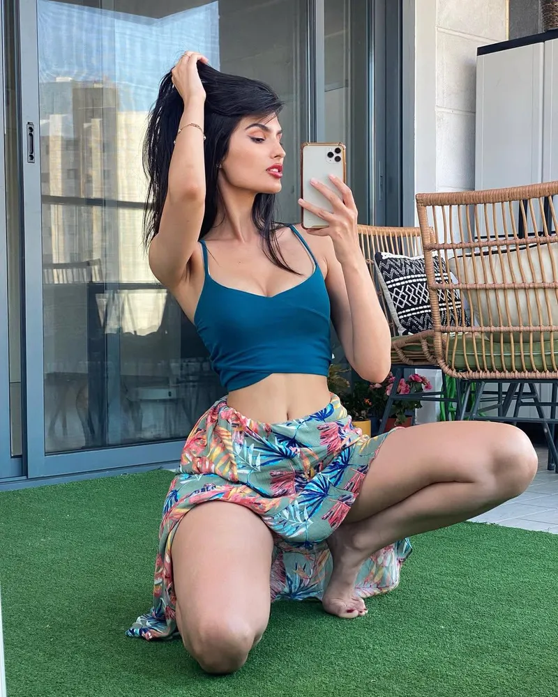 Thumbnail Yael Aris: Unveiling the Beauty of a Promising Model | Author: Beemheresince1990