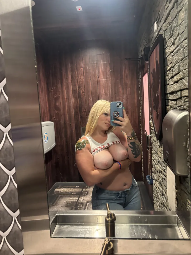 Thumbnail MirrorSelfie: Let’s Take a Selfie with babyy_bluue