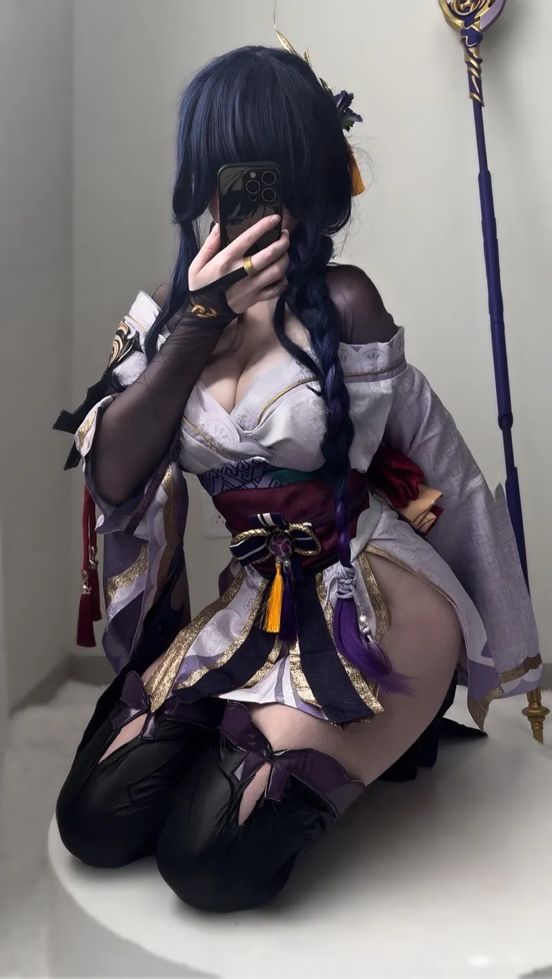 Thumbnail bbybunnygirl's Stunning Raiden Shogun Cosplay