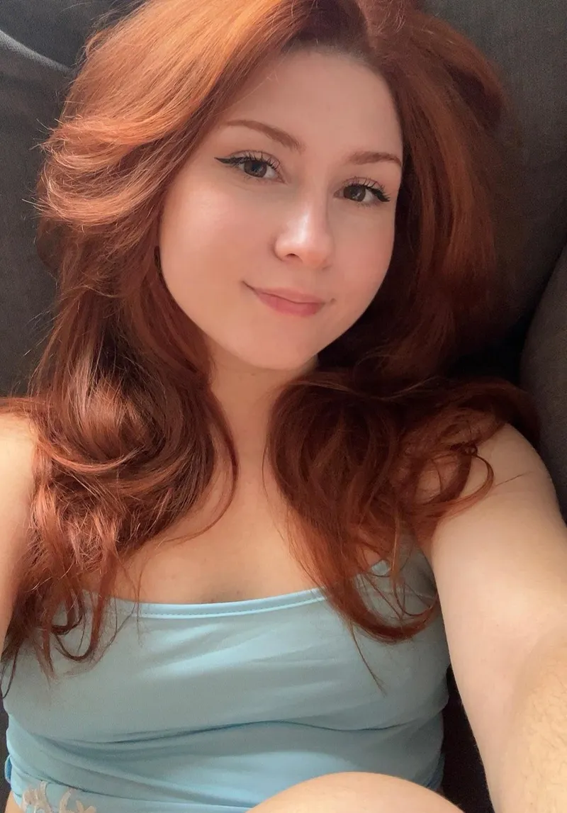 Thumbnail zenaanother Stuns in Blue Top: Braless Beauty Revealed