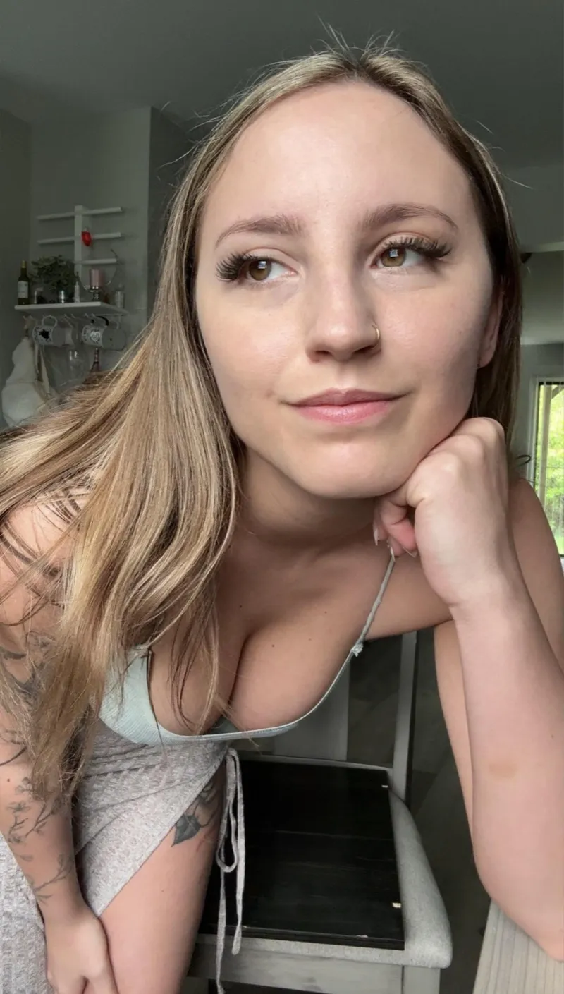 Thumbnail To Bra or Not to Bra: Cleavage Dilemma | stonioni