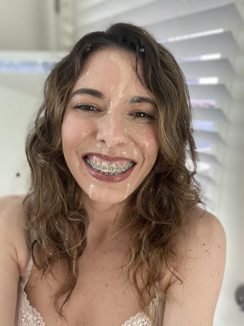 Thumbnail Trophy-Worthy Wear: VeraKingxxx's Display