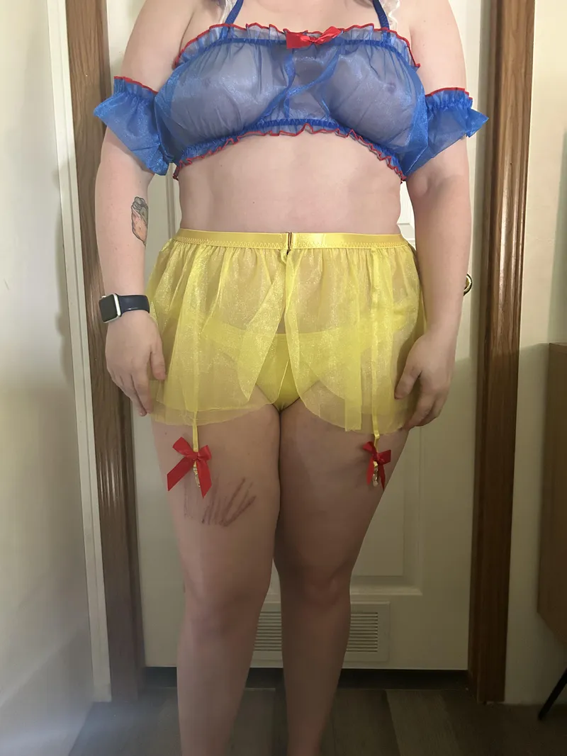 Thumbnail Curvy Snow White Fantasy: A Mini Skirt Adventure | CamJ1203