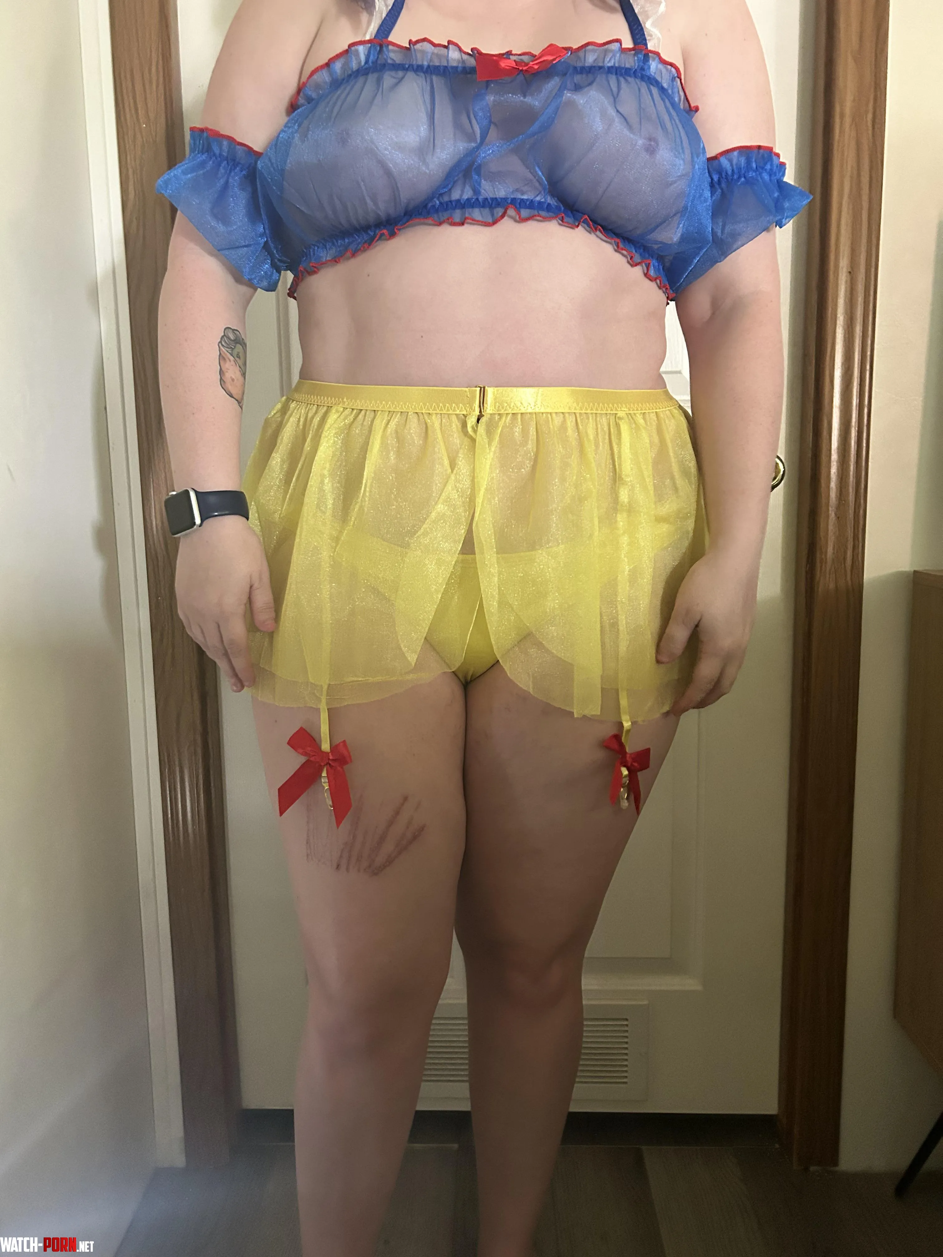 Would you fuck a curvy Snow White? by CamJ1203