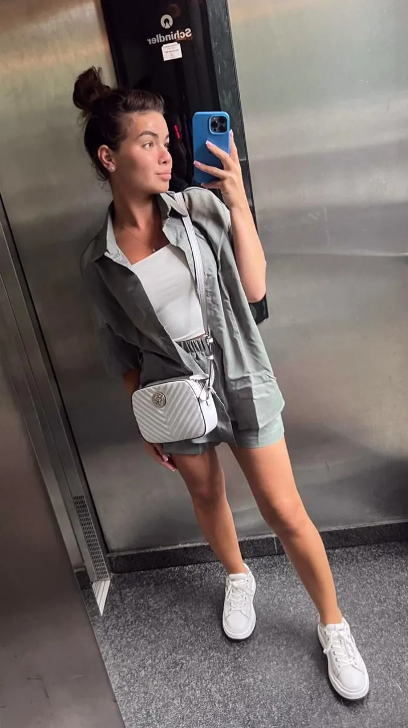 Thumbnail Classy and Beautiful: Exploring Elegance with chibi_mima