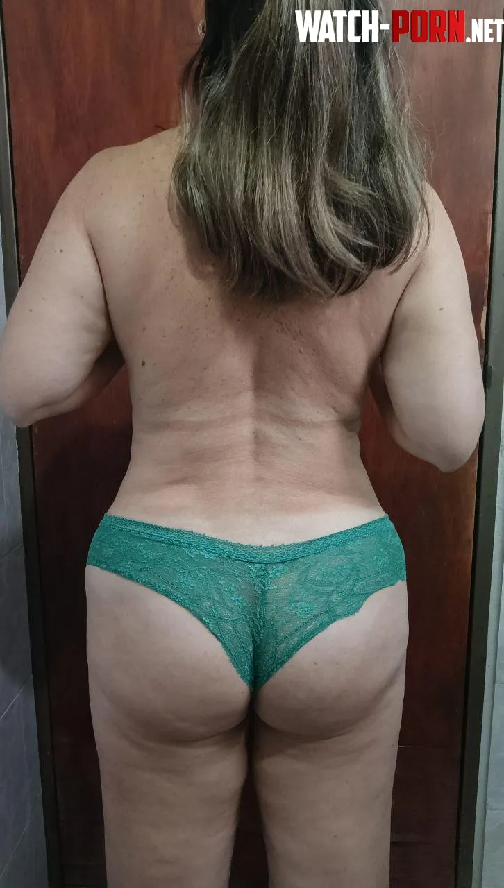 smash or pass this HR gilf? by Sarah_Diaz