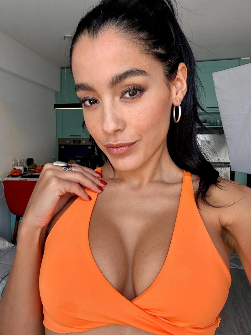 Thumbnail Age Dilemma: Is 36 Too Old for Cleavage? | SweetAshXO
