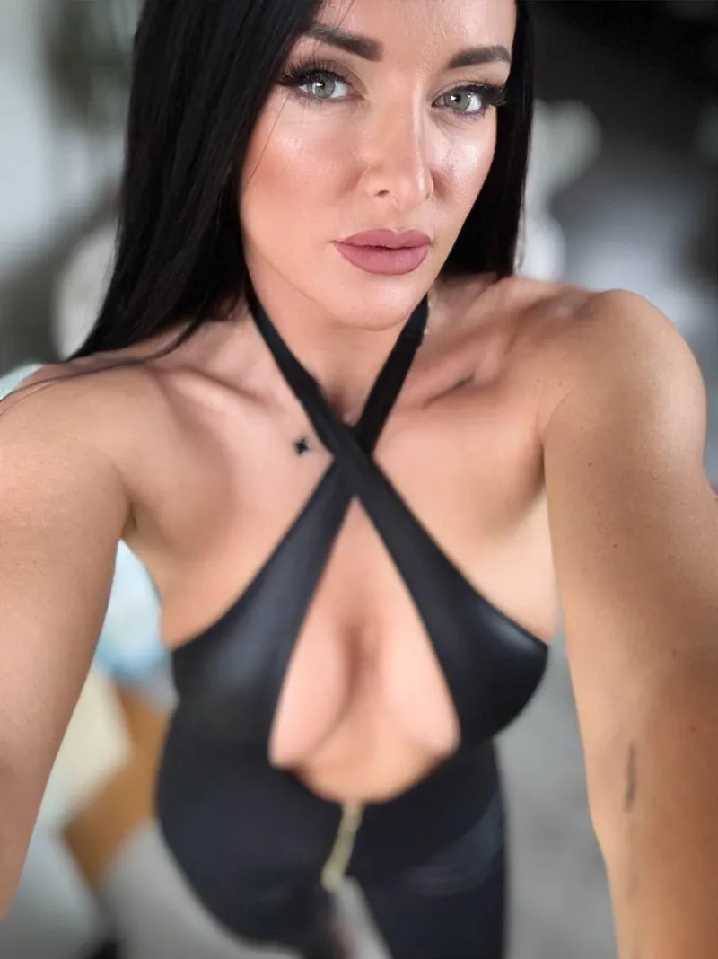 Thumbnail Individual_Seesaw103's Creative Burst: Dive into the World of LadiesInLeather