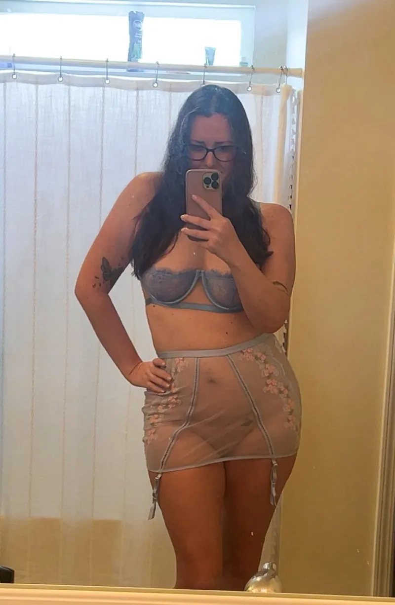 Thumbnail Swift_jennis8: A Glimpse with a Little Selfie - Explore Amazing Curves