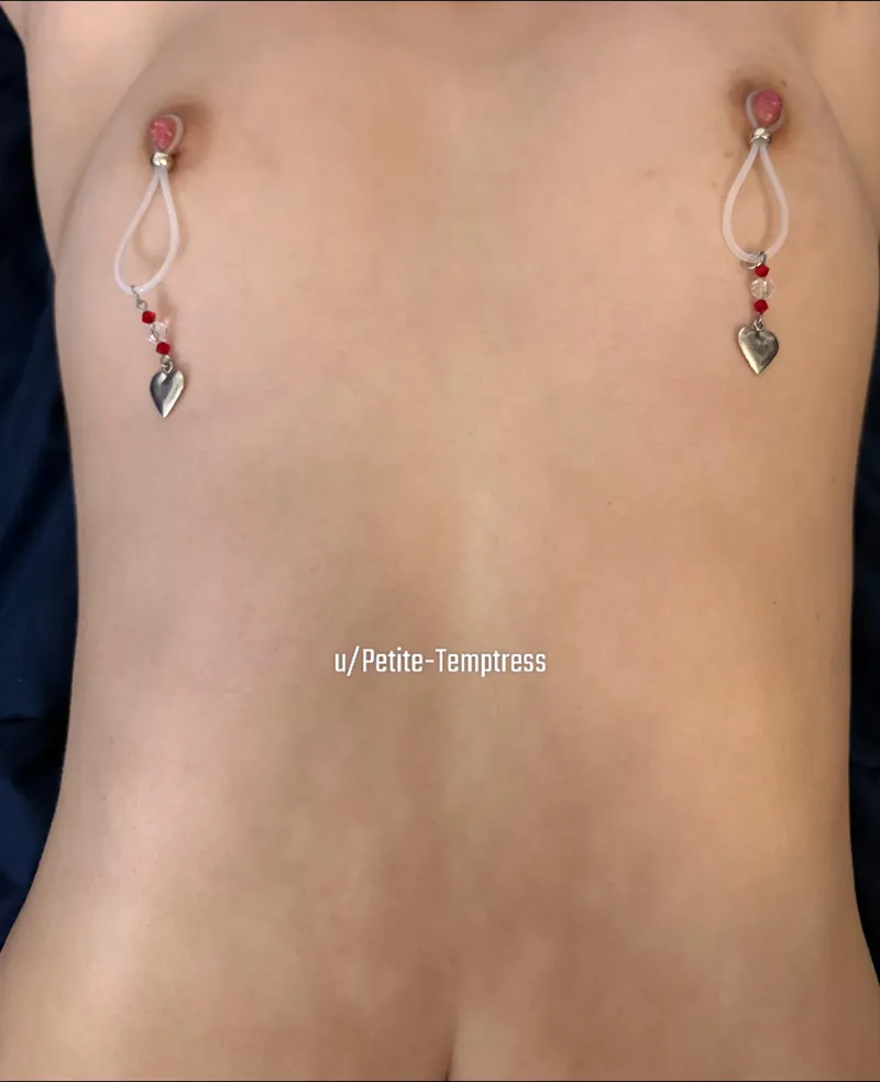 Thumbnail Petite-Temptress: Embracing aa_cups