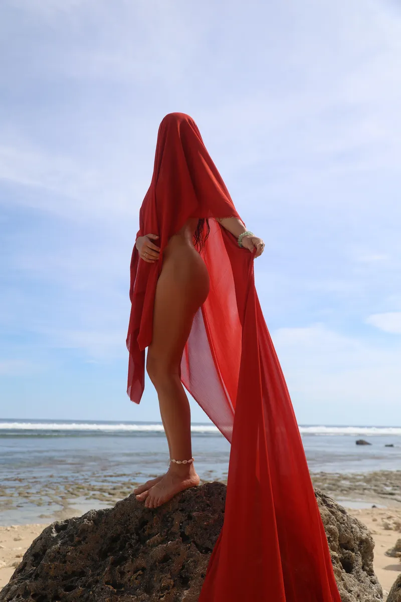 Thumbnail Kneel Before Classy Sexy Royalty | OutdoorExplorerr