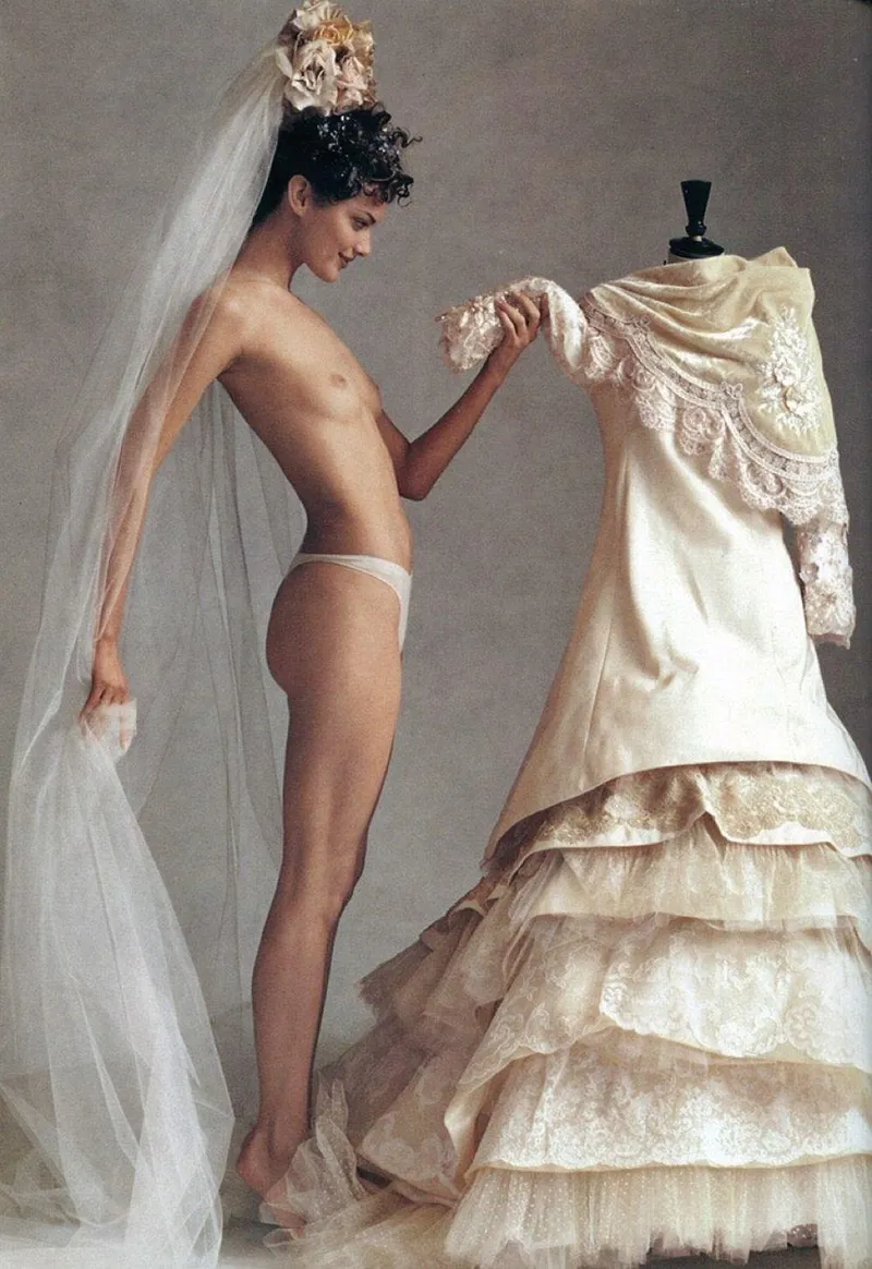 Thumbnail Shalom Harlow's Iconic Photoshoot for Vogue US December 1995 by Irving Penn