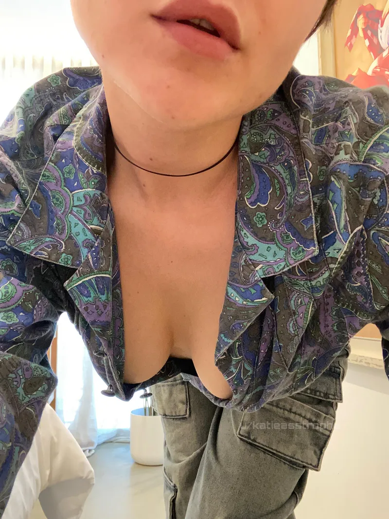 Thumbnail katieasstrophe Goes 70s Glam in Downblouse Delight