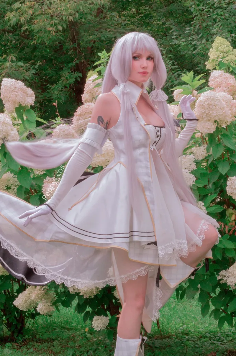 Thumbnail Illustrious by Peppy_cos: Dive into Azur Lane Cosplay | peppy_cos