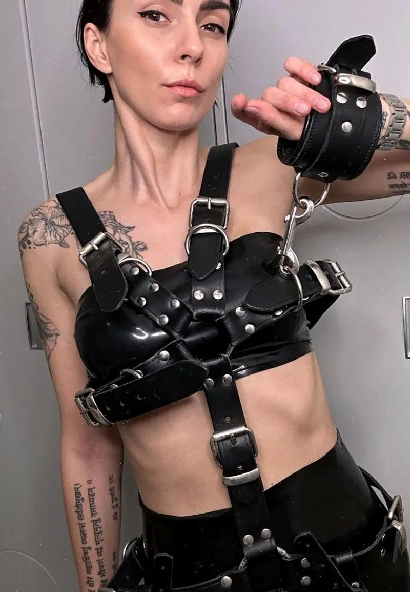 Thumbnail mi_emilia: Leather Tales - Submissive Stories Exposed