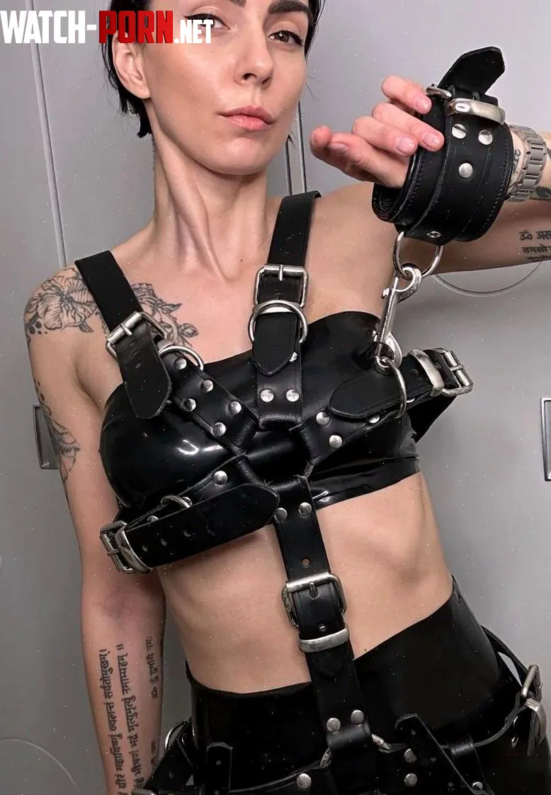 Every wrinkle in this leather tells a story of your submission by mi_emilia