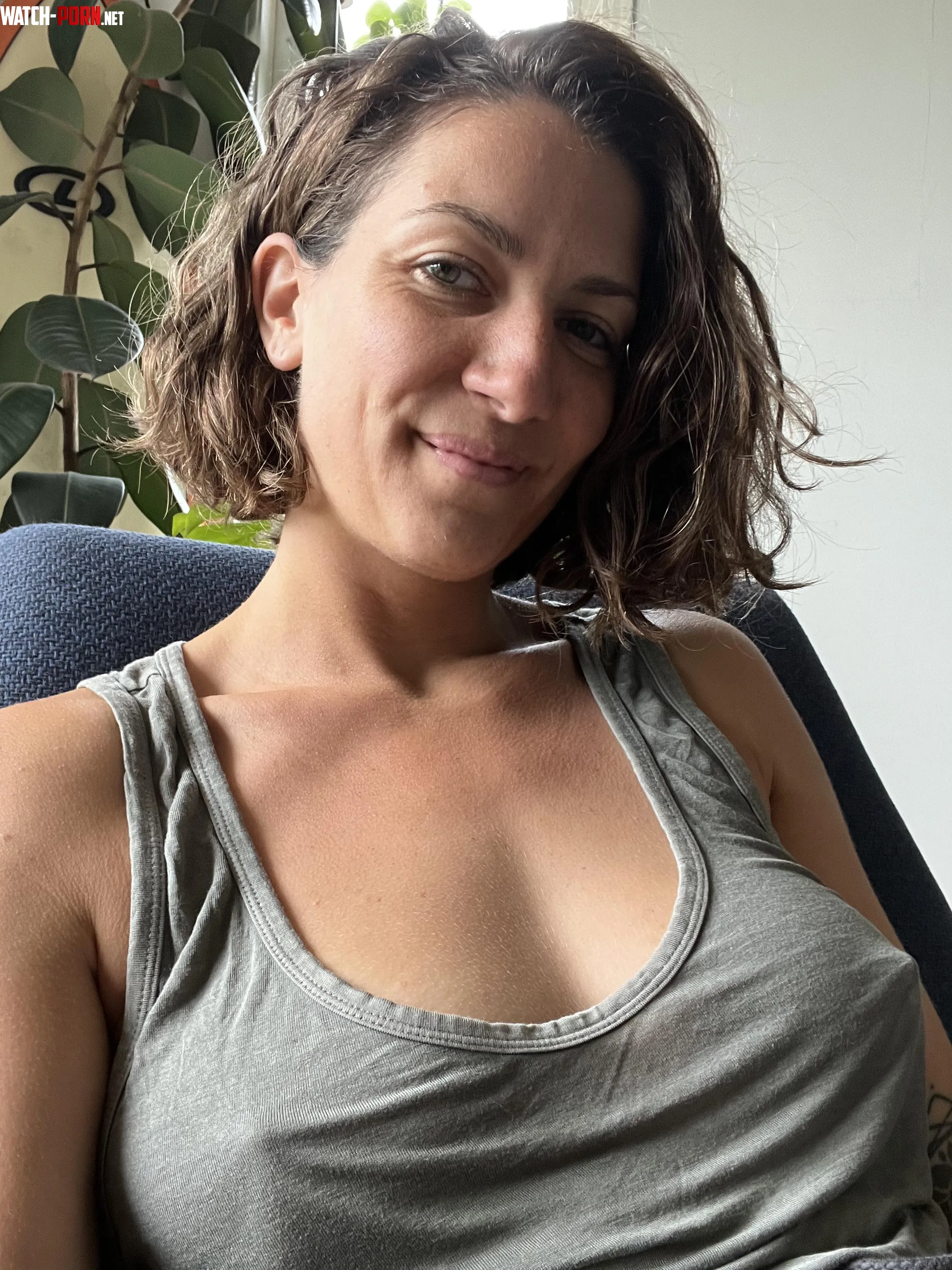 Messy hair and no bra by maplesyrup_girl