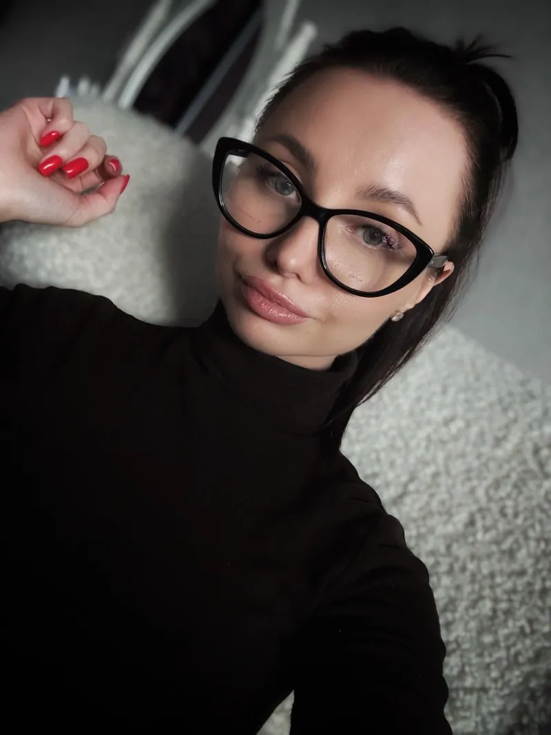 Thumbnail Seeking Assistance: Navigating the World of Secretary Roles