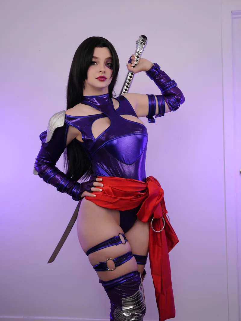 Thumbnail Evie Lee Mikomin Nails Psylocke Cosplay | Unmissable!