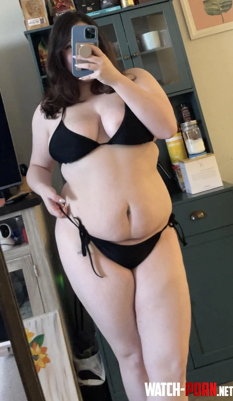 Pale curves, what do you think by Particular-Swan9822