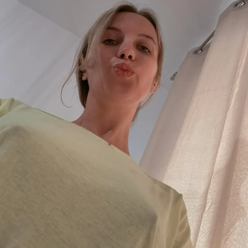 Thumbnail Celebrate Natural Beauty: Dive into 'braless' with verove95