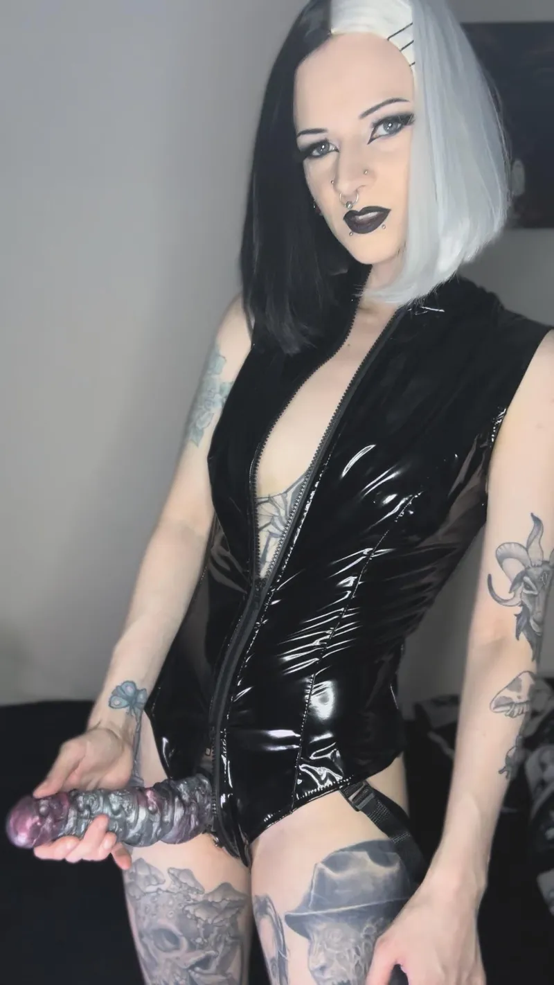 Thumbnail Delving into 'Happy hard on' by space_outer | Strap-on Intentions