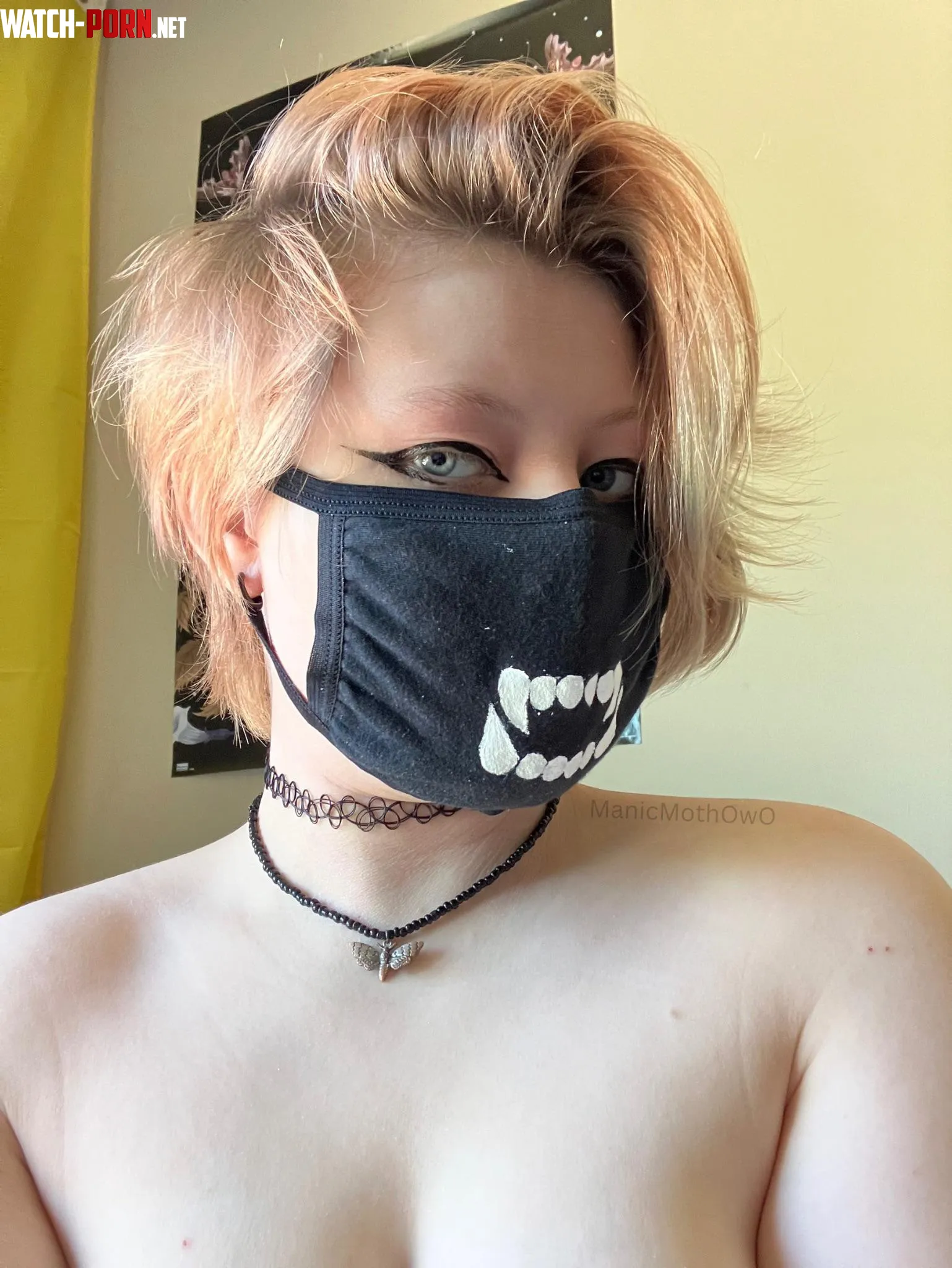 come flirt with me in my dms on OnlyFans ;) by ManicMothOwO
