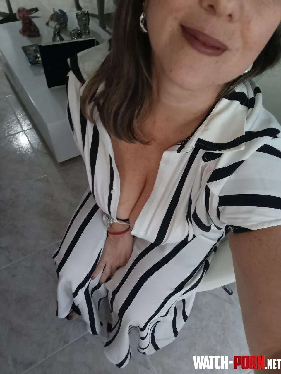 Mommys cleavage by Sarah_Diaz