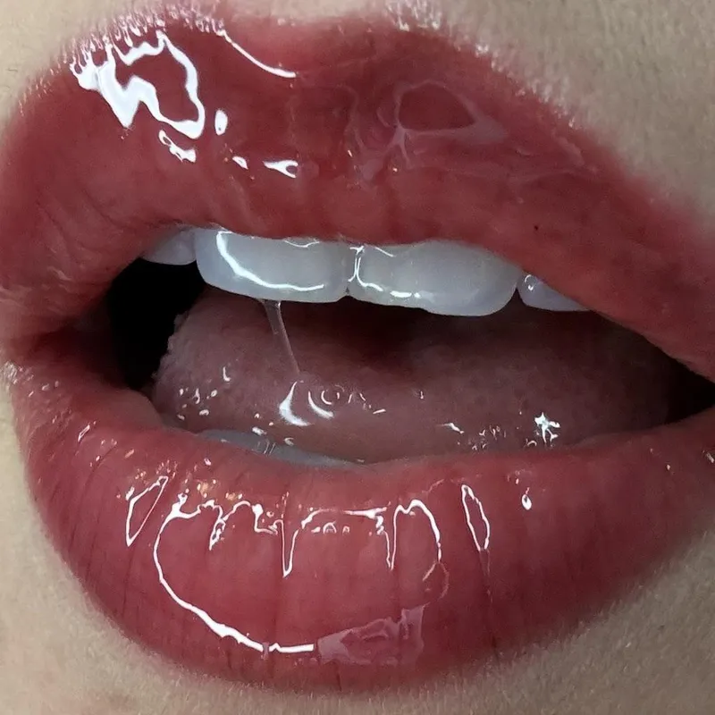 Thumbnail Groovy-mami's Glossy Encounter: A Drool-Worthy Experience