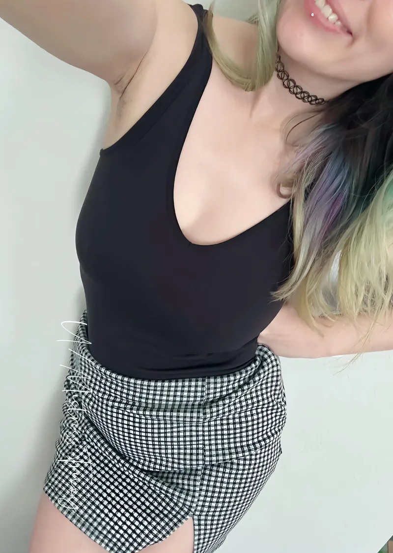 Thumbnail Braless Bliss: Basking in Smiles and Sunshine with MistressTrixxy