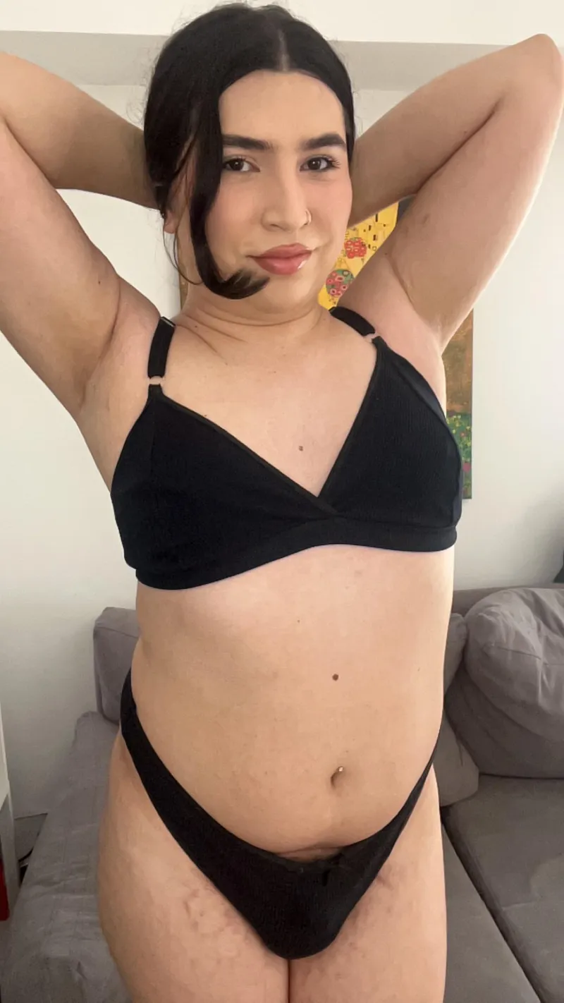 Thumbnail Delving into the Sensual World of Armpit Licking by itspaulettexo