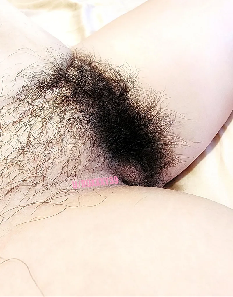 Thumbnail Busy Beauty: Embracing Natural Charm by roxxxy39
