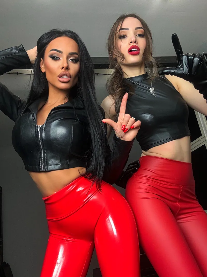 Thumbnail Aliena_Moore Invites You into a Fantasy World with LadiesInLeather