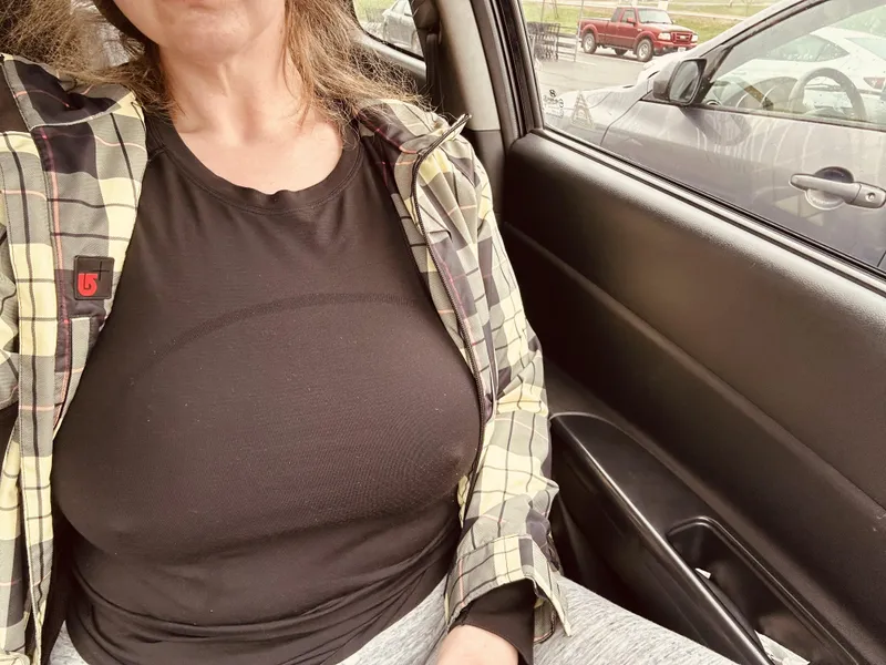 Thumbnail _blondebabe420 Running Errands with Subtle Pokies - Explained