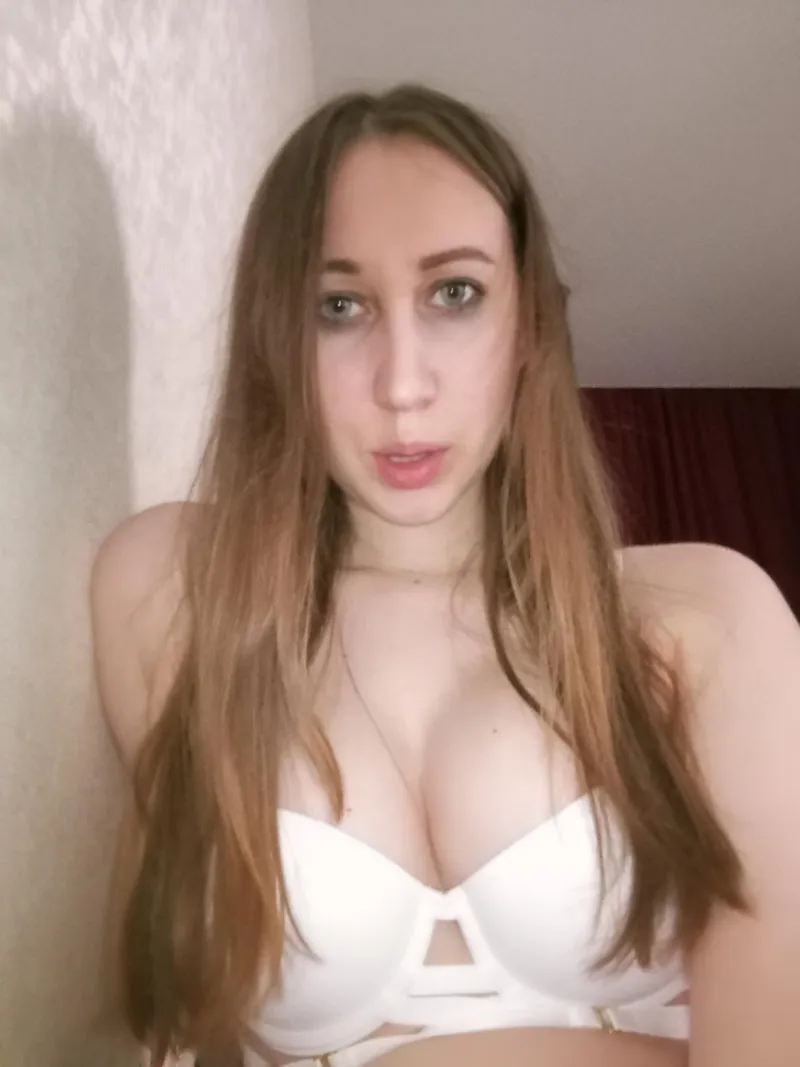 Thumbnail ElenChertovskaya's Cleavage: Share Your Thoughts?