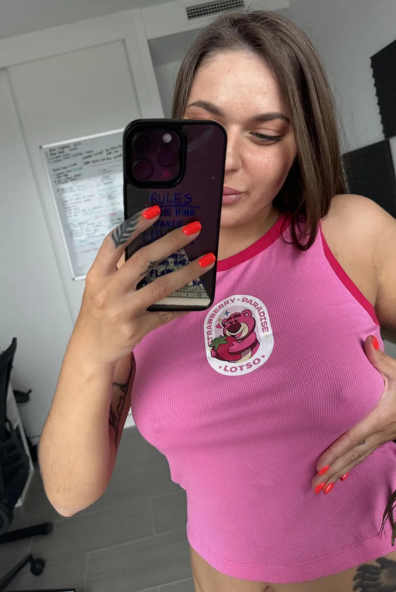 Thumbnail Embracing Freedom: Loose Shirt, No Bra Day | Berryalynosha