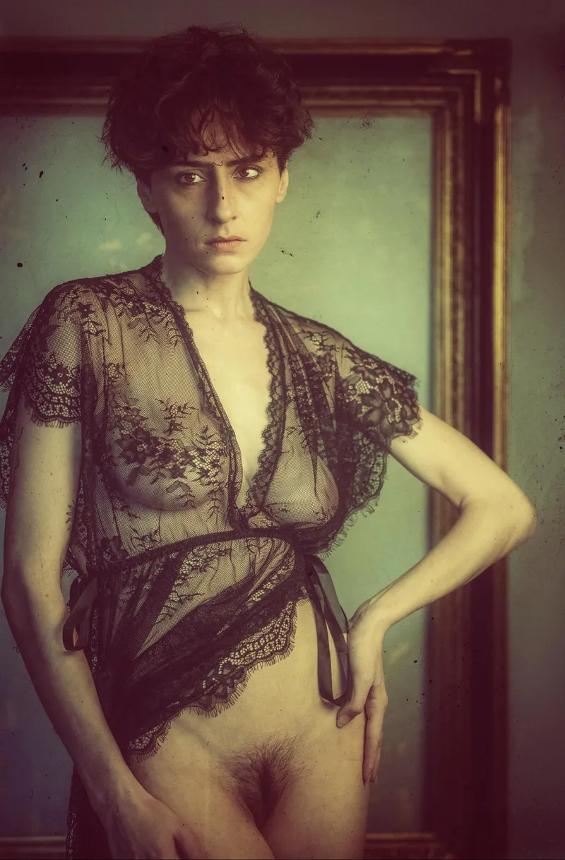 Thumbnail Captivating Beauty: Emma by reznorek Unveiled