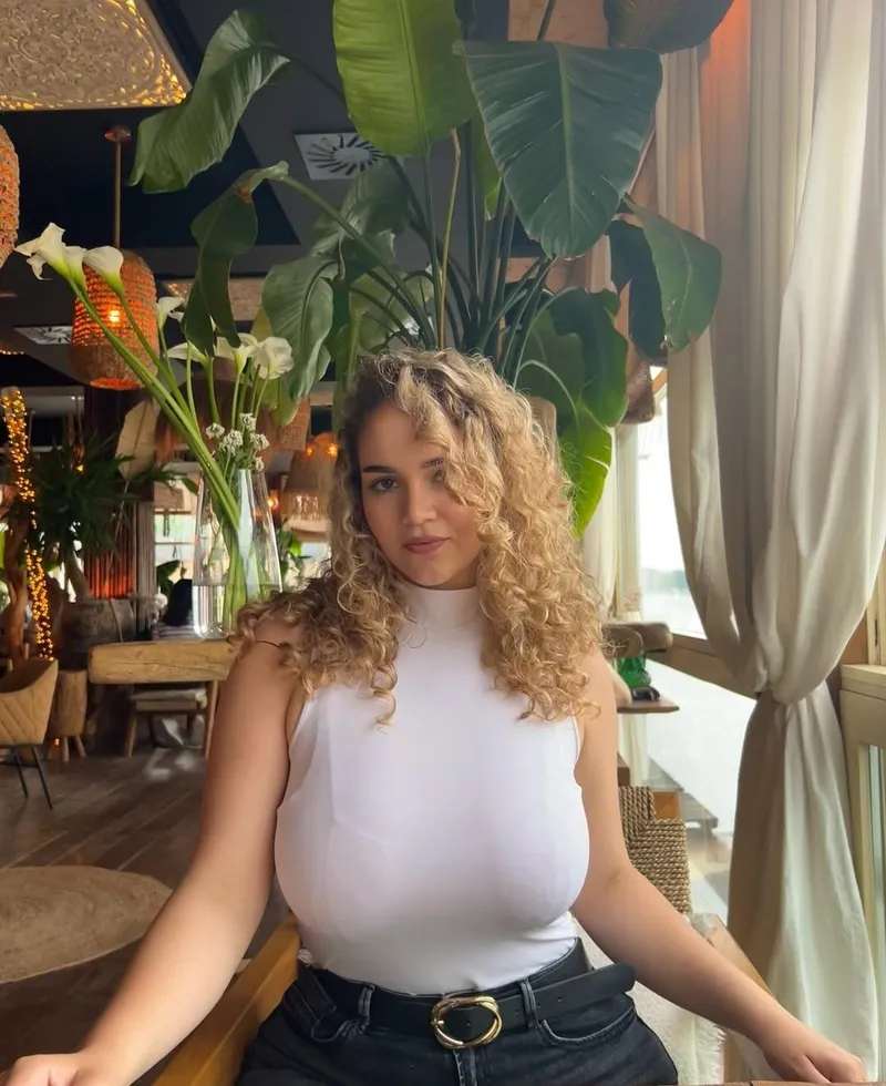 Thumbnail 2busty2hide: White Tee 2's Allure