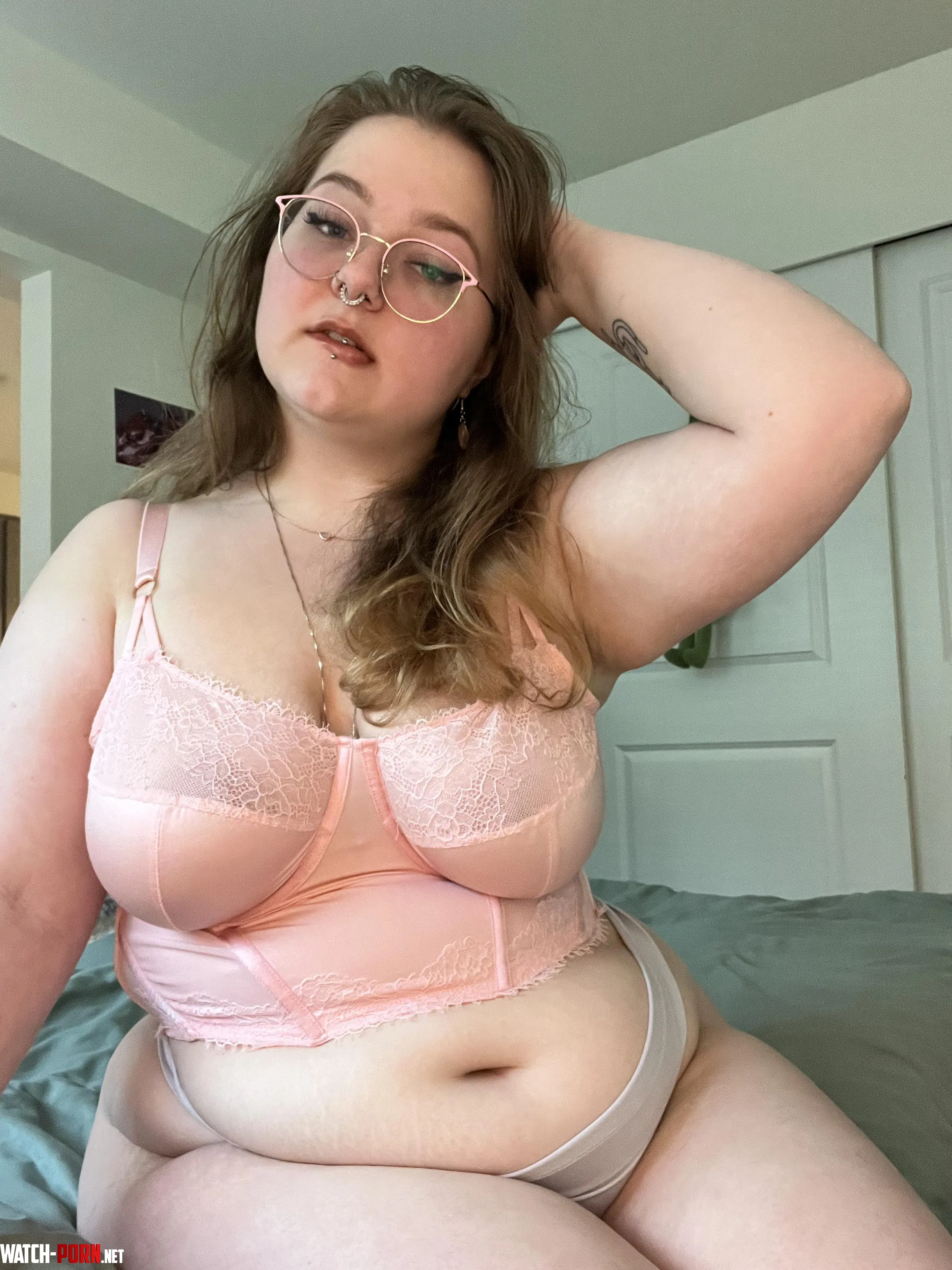 ever fucked a chubby girl with glasses? 🤓🍑 by pearllinedvalentines