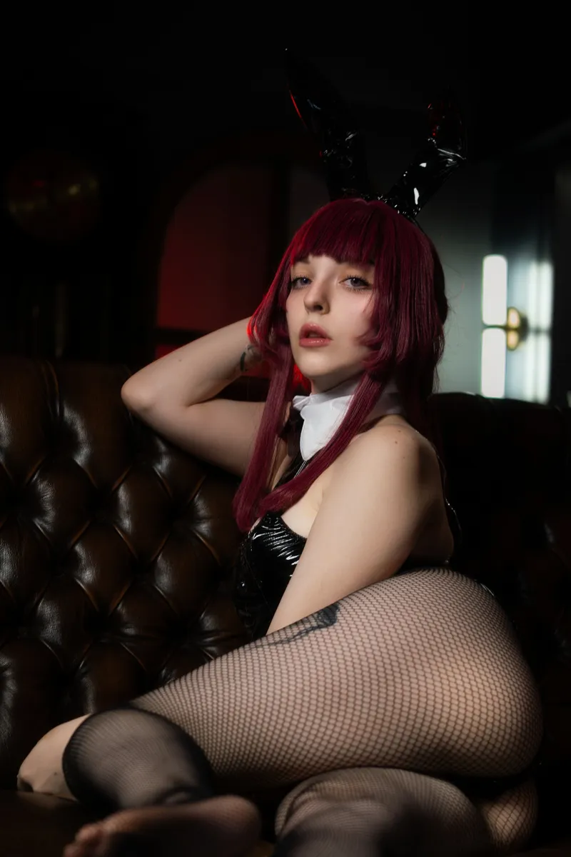 Thumbnail Chleowo’s Bunny Girl Kafka Cosplay | A Playful Costumed Bunny