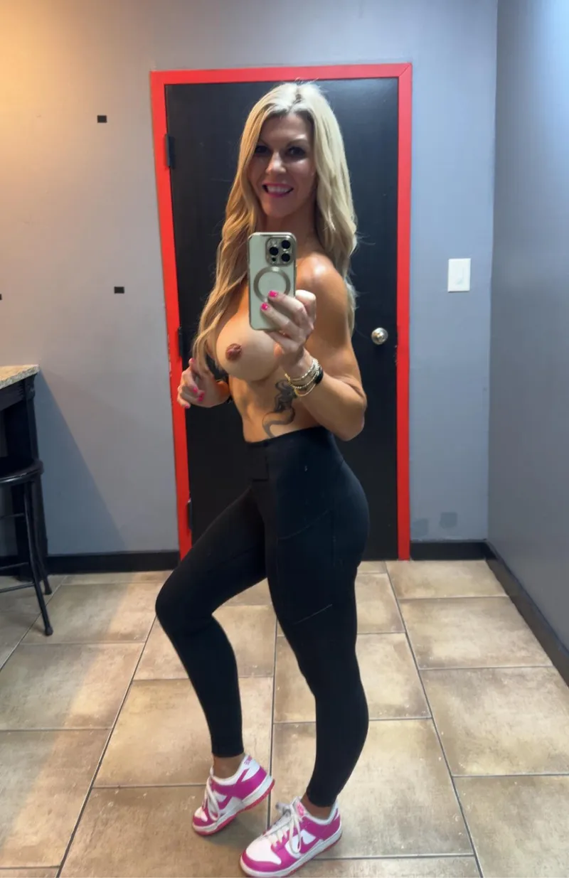 Thumbnail fitnesswife1983's Allure in Milfie - Next Door's Irresistible Charm