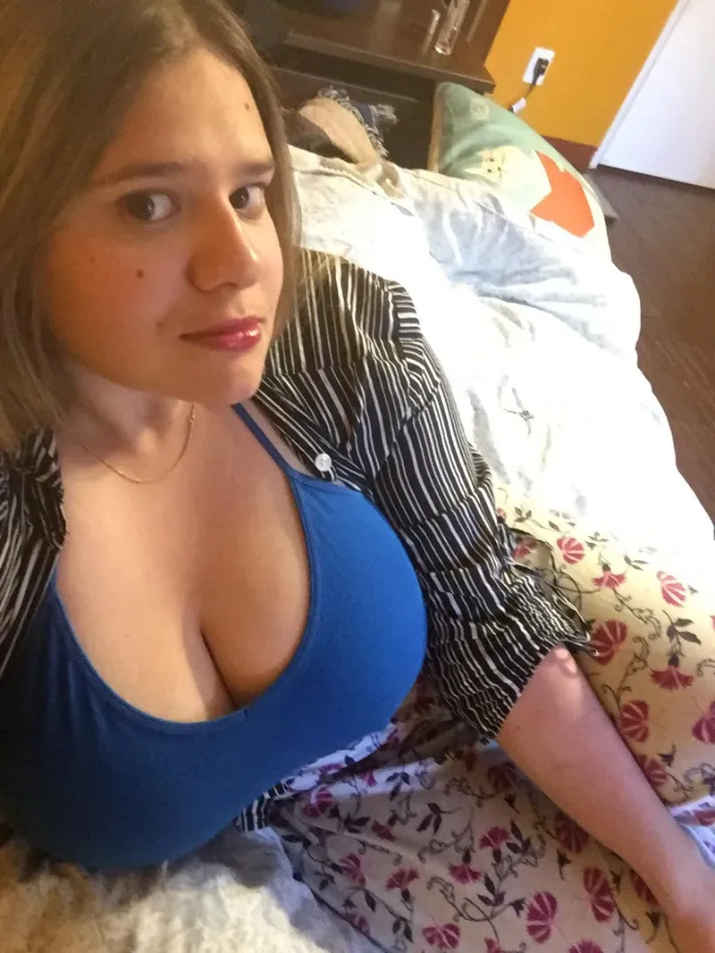 Thumbnail Falconni's Unhidden Beauty Amazes